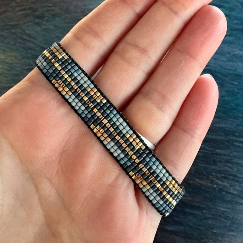 Fashion, accesorii si bijuterii - Femei - Bijuterii femei - Bratari femei - Bratara snur miyuki pentru femei, Jouri in nuante metalice de gri si auriu - Infinity.ro