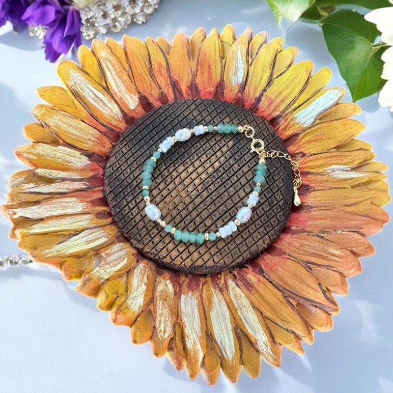 Fashion, accesorii si bijuterii - Femei - Bijuterii femei - Bratari femei - Bratara dama Lana din jad verde si perle naturale cu argint placat cu aur - Infinity.ro