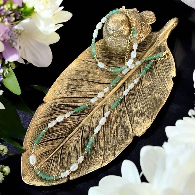 Fashion, accesorii si bijuterii - Femei - Bijuterii femei - Bratari femei - Bratara dama Lana din jad verde si perle naturale cu argint placat cu aur - Infinity.ro