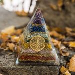 Casa si Gradina - Decoratiuni - Obiecte decorative - Accesorii decorative - Piramida energetica orgonica Zaina, din pietre semipretioase 7 Chakre cu Simbol Floarea Vietii - Infinity.ro