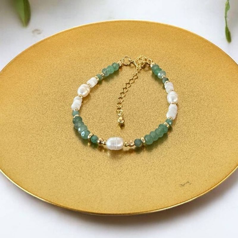 Fashion, accesorii si bijuterii - Femei - Bijuterii femei - Bratari femei - Bratara dama Lana din jad verde si perle naturale cu argint placat cu aur - Infinity.ro