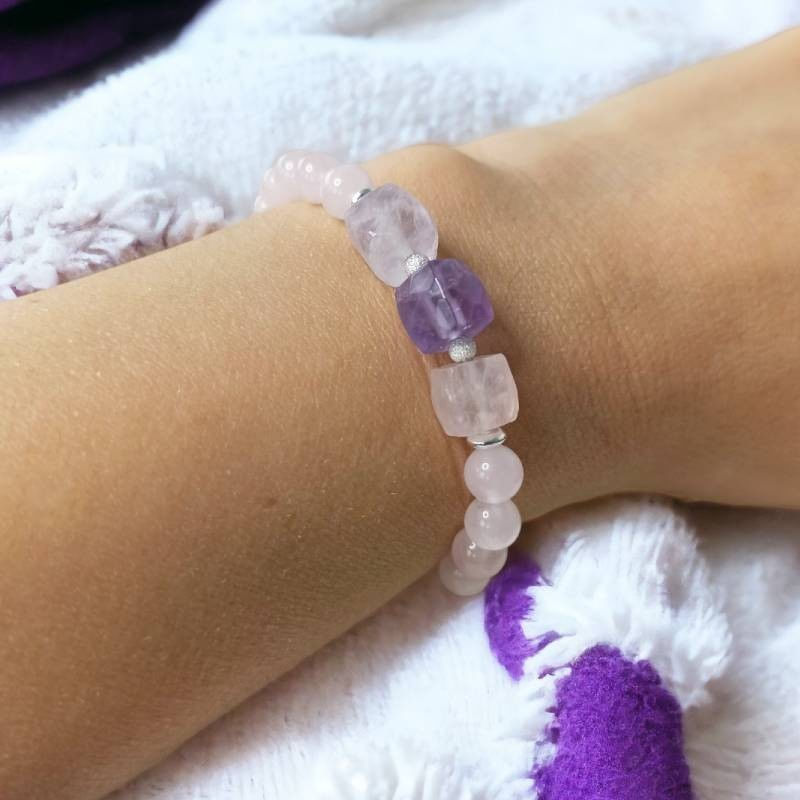 Fashion, accesorii si bijuterii - Femei - Bijuterii femei - Bratari femei - Bratara pentru femei Sipra, din cristale de Cuart Roz de madagascar si Ametist cu accesorii din argint 925 - Infinity.ro