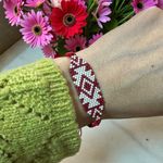 Fashion, accesorii si bijuterii - Femei - Bijuterii femei - Bratari femei - Bratara Miyuki alb-rosu pe snur rosu – „Martisor” de purtat tot anul - Infinity.ro