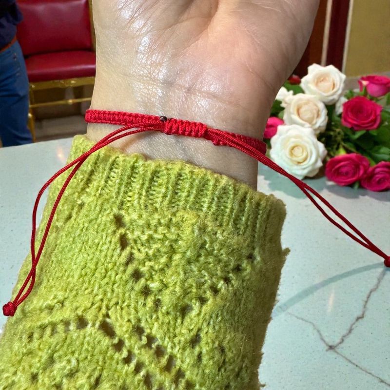 Fashion, accesorii si bijuterii - Femei - Bijuterii femei - Bratari femei - Bratara Miyuki alb-rosu pe snur rosu – „Martisor” de purtat tot anul - Infinity.ro