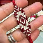 Fashion, accesorii si bijuterii - Femei - Bijuterii femei - Bratari femei - Bratara Miyuki alb-rosu pe snur rosu – „Martisor” de purtat tot anul - Infinity.ro