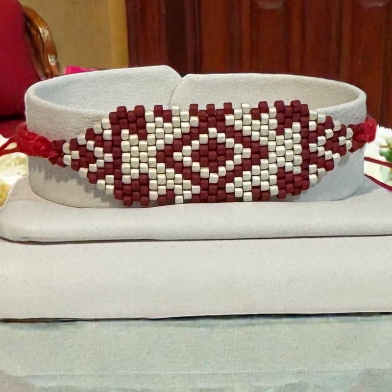 Fashion, accesorii si bijuterii - Femei - Bijuterii femei - Bratari femei - Bratara Miyuki alb-rosu pe snur rosu – „Martisor” de purtat tot anul - Infinity.ro