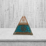 Casa si Gradina - Decoratiuni - Obiecte decorative - Accesorii decorative - Piramida orgonica Freida din cristale de Apatit cu varf de cuart si spirale de cupru - Infinity.ro