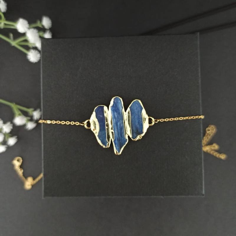 Fashion, accesorii si bijuterii - Femei - Bijuterii femei - Coliere femei - Lant cu Pandantiv cristale Kyanit, Saloni, placat cu aur de 18K - Infinity.ro