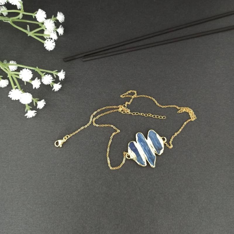 Fashion, accesorii si bijuterii - Femei - Bijuterii femei - Coliere femei - Lant cu Pandantiv cristale Kyanit, Saloni, placat cu aur de 18K - Infinity.ro