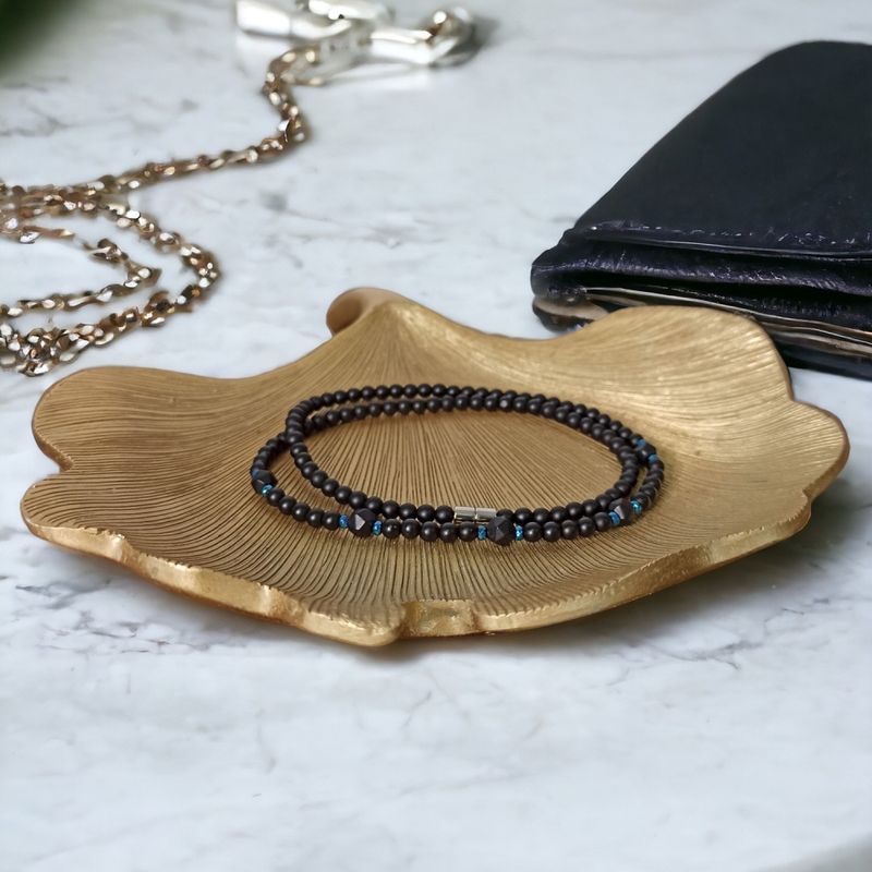 Fashion, accesorii si bijuterii - Barbati - Bijuterii barbati - Lanturi si pandantive barbati - Colier barbati Eran din margele de Onix mat si hematit cu inchidere magnetica - Infinity.ro