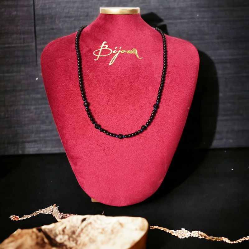 Fashion, accesorii si bijuterii - Barbati - Bijuterii barbati - Lanturi si pandantive barbati - Colier barbati Eran din margele de Onix mat si hematit cu inchidere magnetica - Infinity.ro