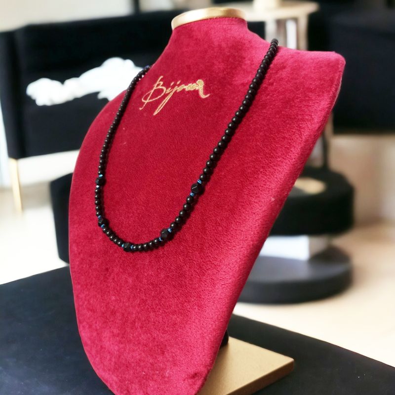 Fashion, accesorii si bijuterii - Barbati - Bijuterii barbati - Lanturi si pandantive barbati - Colier barbati Eran din margele de Onix mat si hematit cu inchidere magnetica - Infinity.ro