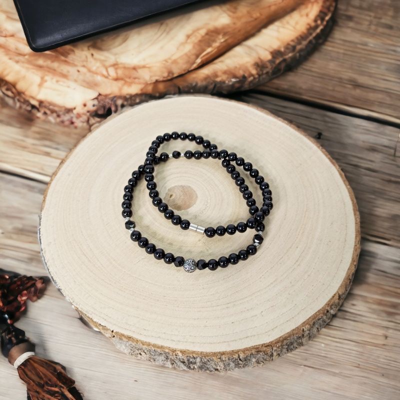 Fashion, accesorii si bijuterii - Barbati - Bijuterii barbati - Lanturi si pandantive barbati - Colier barbati Alfred din margele de onix si accesorii din inox cu inchidere magnetica - Infinity.ro