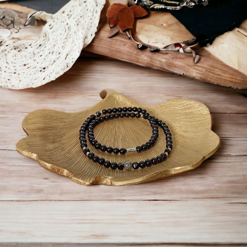 Fashion, accesorii si bijuterii - Barbati - Bijuterii barbati - Lanturi si pandantive barbati - Colier barbati Alfred din margele de onix si accesorii din inox cu inchidere magnetica - Infinity.ro