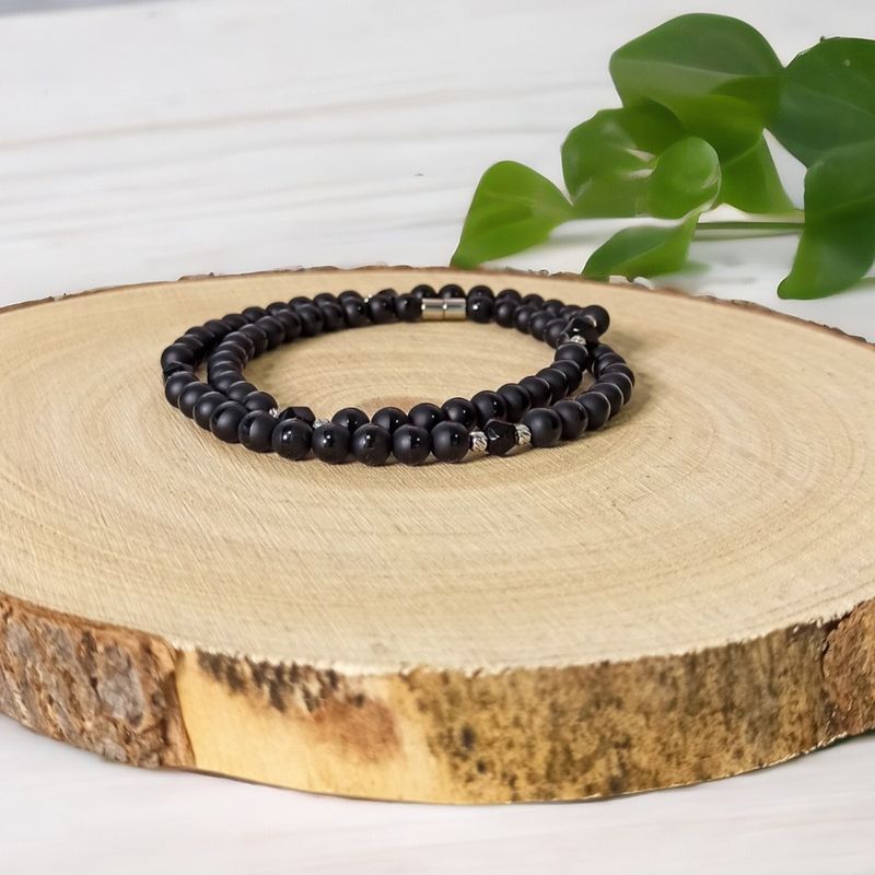 Fashion, accesorii si bijuterii - Barbati - Bijuterii barbati - Lanturi si pandantive barbati - Colier margele barbati Amadi din Agat Negru si Onix cu accesorii din inox si inchidere magnetica - Infinity.ro