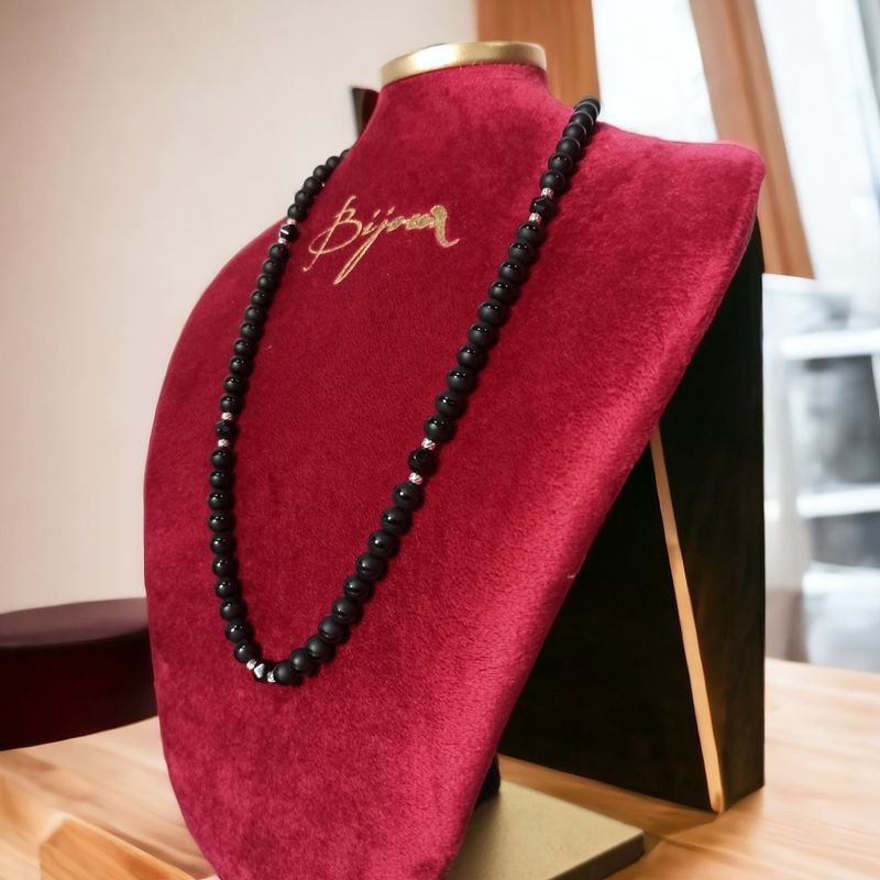 Fashion, accesorii si bijuterii - Barbati - Bijuterii barbati - Lanturi si pandantive barbati - Colier margele barbati Amadi din Agat Negru si Onix cu accesorii din inox si inchidere magnetica - Infinity.ro