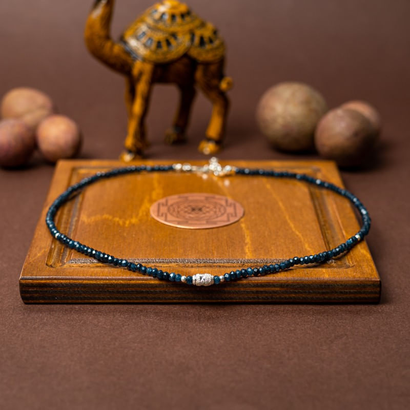 Fashion, accesorii si bijuterii - Femei - Bijuterii femei - Coliere femei - Colier Choker Mihit din pietre naturale de Jad Bleumarin cu accesorii si sistem de inchidere din argint 925 - Infinity.ro