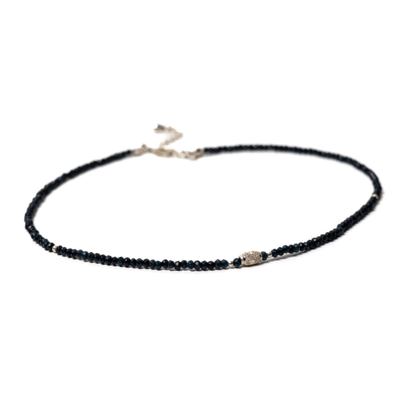 Fashion, accesorii si bijuterii - Femei - Bijuterii femei - Coliere femei - Colier Choker Mihit din pietre naturale de Jad Bleumarin cu accesorii si sistem de inchidere din argint 925 - Infinity.ro