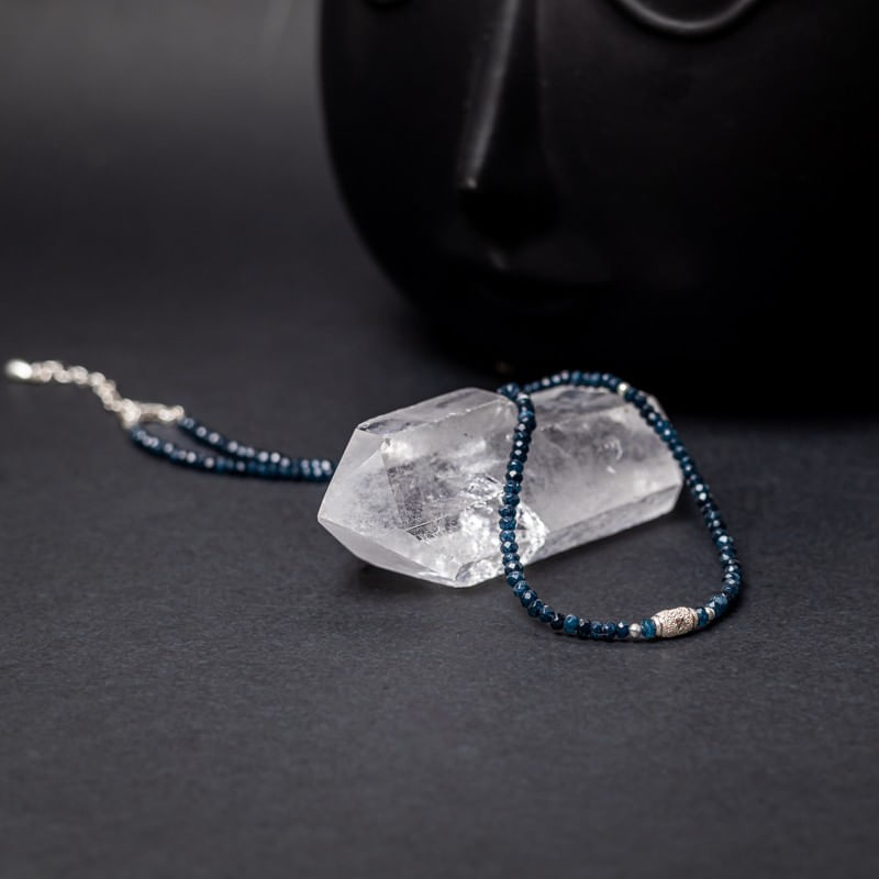 Fashion, accesorii si bijuterii - Femei - Bijuterii femei - Coliere femei - Colier Choker Mihit din pietre naturale de Jad Bleumarin cu accesorii si sistem de inchidere din argint 925 - Infinity.ro