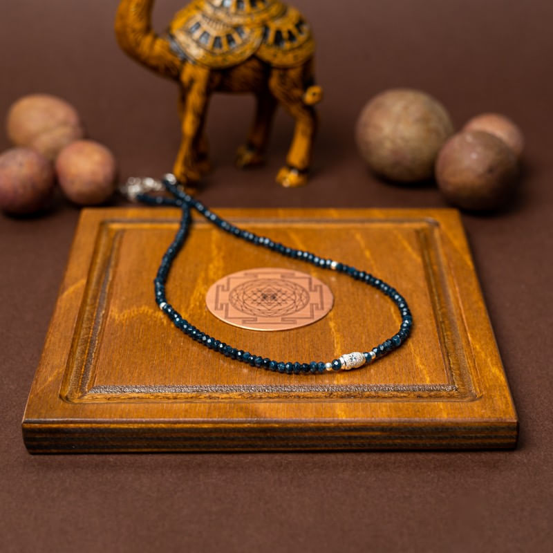 Fashion, accesorii si bijuterii - Femei - Bijuterii femei - Coliere femei - Colier Choker Mihit din pietre naturale de Jad Bleumarin cu accesorii si sistem de inchidere din argint 925 - Infinity.ro