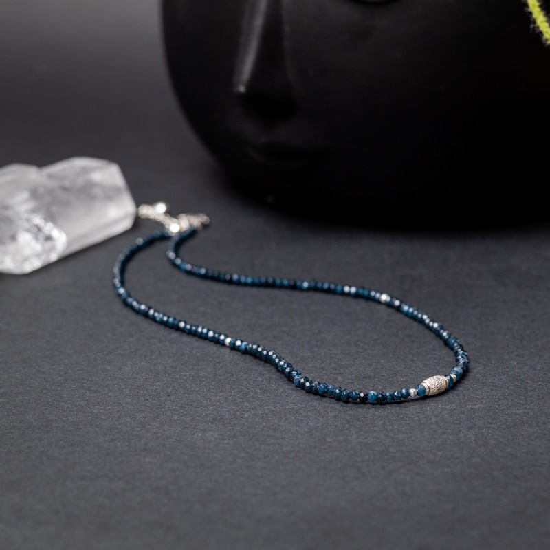 Fashion, accesorii si bijuterii - Femei - Bijuterii femei - Coliere femei - Colier Choker Mihit din pietre naturale de Jad Bleumarin cu accesorii si sistem de inchidere din argint 925 - Infinity.ro