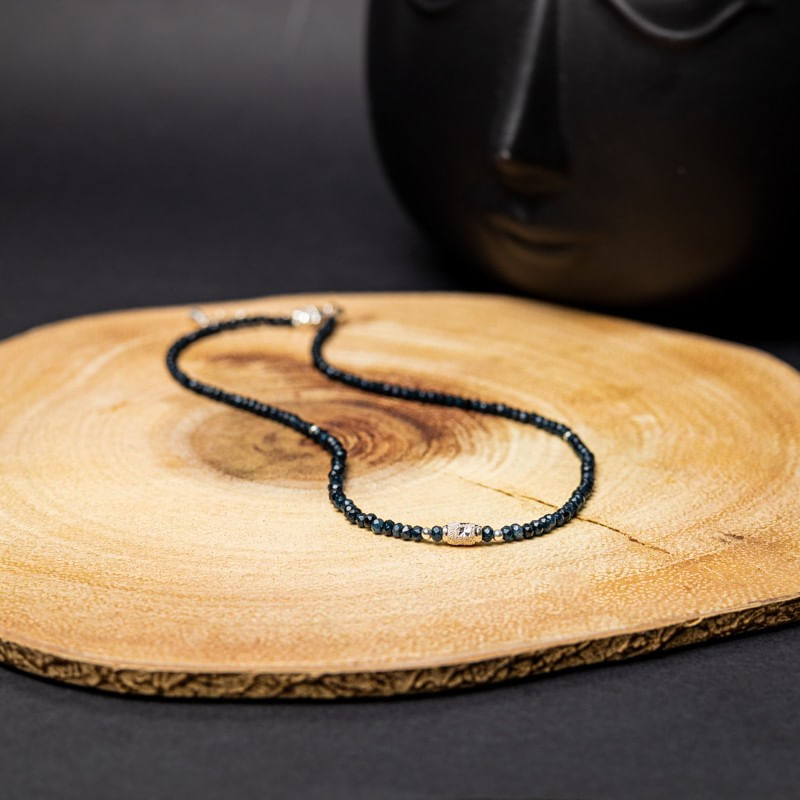 Fashion, accesorii si bijuterii - Femei - Bijuterii femei - Coliere femei - Colier Choker Mihit din pietre naturale de Jad Bleumarin cu accesorii si sistem de inchidere din argint 925 - Infinity.ro