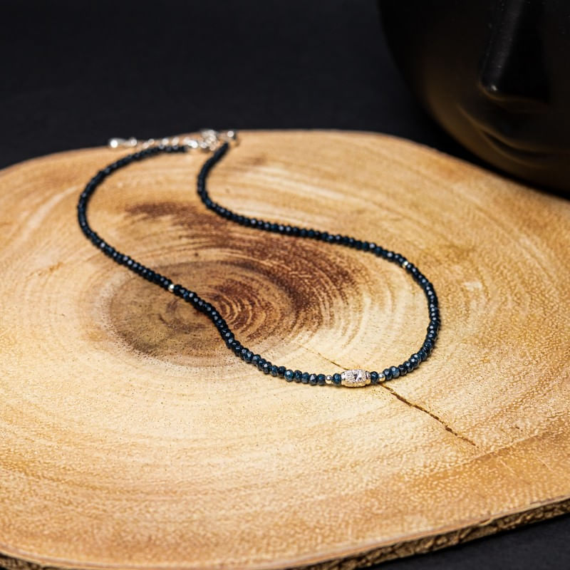Fashion, accesorii si bijuterii - Femei - Bijuterii femei - Coliere femei - Colier Choker Mihit din pietre naturale de Jad Bleumarin cu accesorii si sistem de inchidere din argint 925 - Infinity.ro