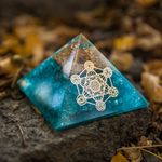 Casa si Gradina - Decoratiuni - Obiecte decorative - Accesorii decorative - Piramida Orgonica Aqua Stone cu Cristale de Acvamarin, Cuart si Spirala Vibrationala de Cupru, Simbol Cubul lui Metatron - Infinity.ro