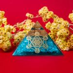 Casa si Gradina - Decoratiuni - Obiecte decorative - Accesorii decorative - Piramida Orgonica Aqua Stone cu Cristale de Acvamarin, Cuart si Spirala Vibrationala de Cupru, Simbol Cubul lui Metatron - Infinity.ro