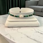 Fashion, accesorii si bijuterii - Femei - Bijuterii femei - Bratari femei - Bratara eleganta elastica Elina din malachit cu perla naturala si argint placat cu aur - Infinity.ro