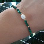 Fashion, accesorii si bijuterii - Femei - Bijuterii femei - Bratari femei - Bratara eleganta elastica Elina din malachit cu perla naturala si argint placat cu aur - Infinity.ro