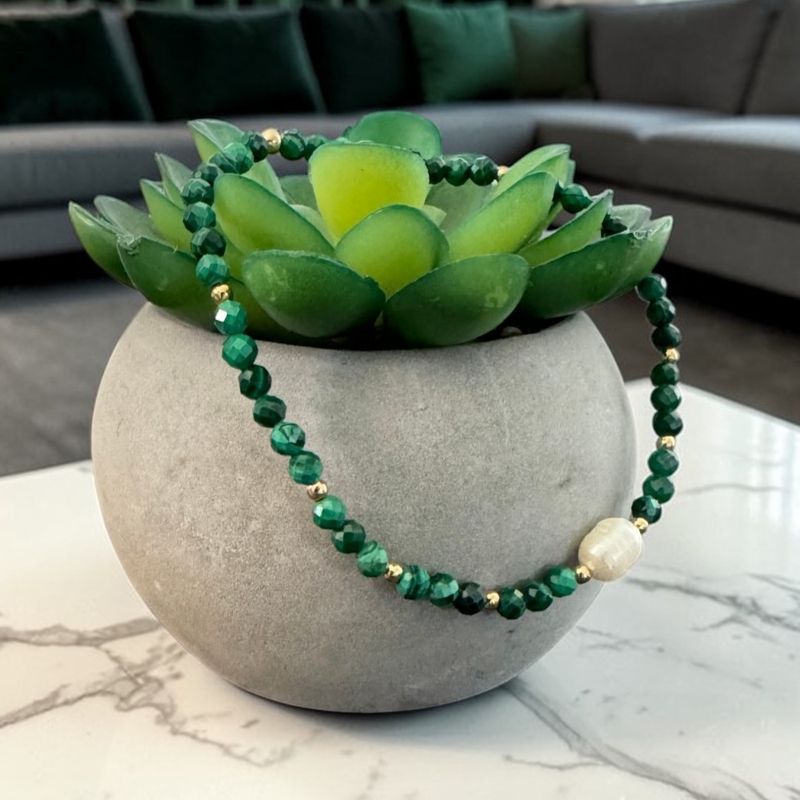 Fashion, accesorii si bijuterii - Femei - Bijuterii femei - Bratari femei - Bratara eleganta elastica Elina din malachit cu perla naturala si argint placat cu aur - Infinity.ro