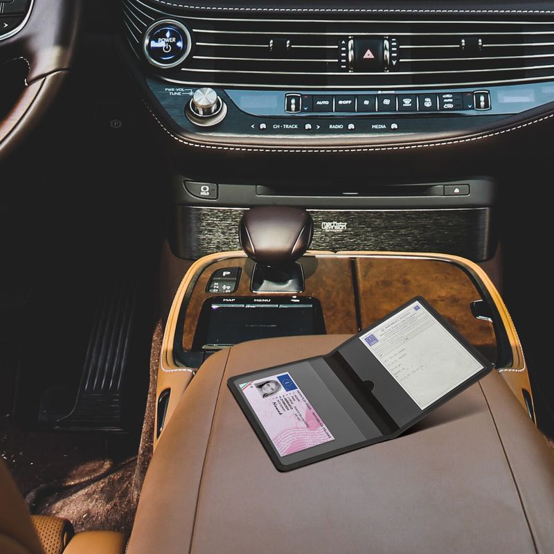 Fashion, accesorii si bijuterii - Barbati - Accesorii barbati - Portofele barbati - Portdocument auto Kwmobile pentru acte 10.5 x 14.8 cm, piele ecologica, negru, portabil, antizgarieturi - Infinity.ro