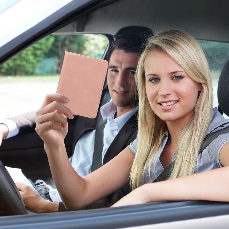 Fashion, accesorii si bijuterii - Barbati - Accesorii barbati - Portofele barbati - Portdocument auto Kwmobile pentru acte 10.5 x 14.8 cm, piele ecologica, bej, portabil, antizgarieturi - Infinity.ro