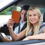 Fashion, accesorii si bijuterii - Barbati - Accesorii barbati - Portofele barbati - Portdocument auto Kwmobile pentru acte si permis UE, piele ecologica, maro, portabil, antizgarieturi - Infinity.ro