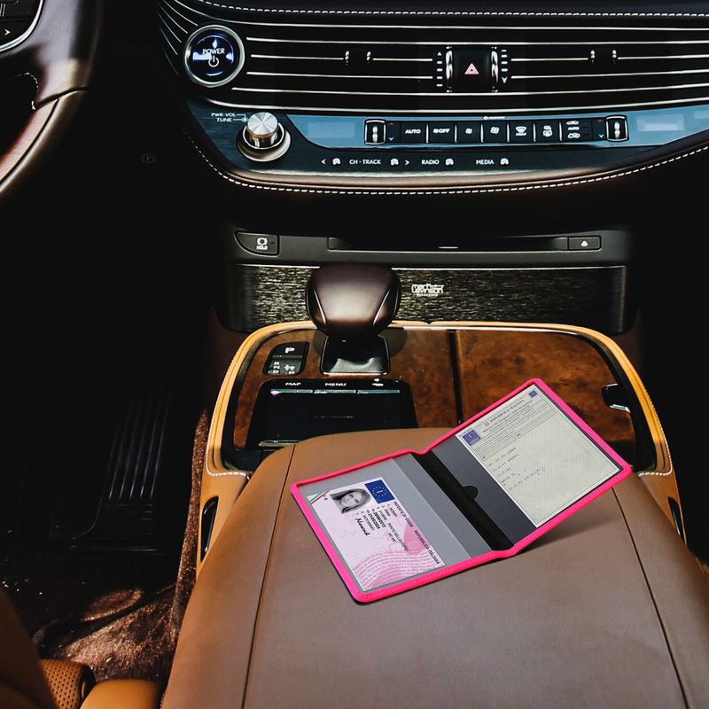 Fashion, accesorii si bijuterii - Barbati - Accesorii barbati - Portofele barbati - Portdocument auto Kwmobile universal, neopren, roz, portabil, antizgarieturi - Infinity.ro