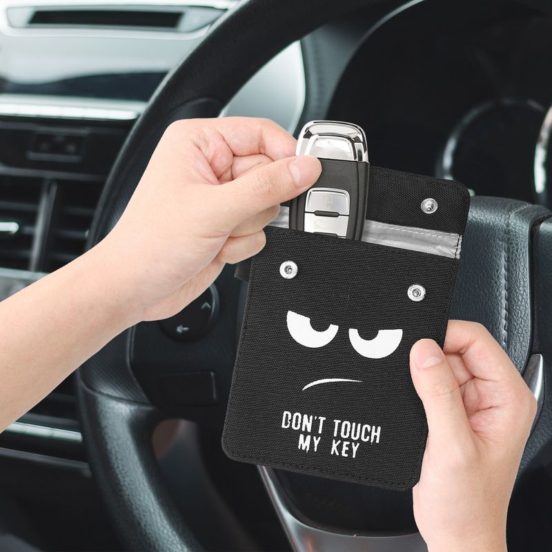 Auto si Moto - Electronice auto - Accesorii electronice auto - Husa pentru cheie auto Kwmobile, protectie la socuri, textil, negru - Infinity.ro