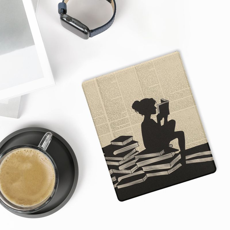 Laptop, Telefoane si Tablete - Ebook reader si accesorii - Accesorii eBook Reader - Husa Kwmobile pentru Amazon Kindle Scribe 3rd Gen, 11 inch (2025), functie Sleep/Wake, piele ecologica, negru, bej - Infinity.ro