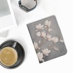 Laptop, Telefoane si Tablete - Ebook reader si accesorii - Accesorii eBook Reader - Husa pentru eBook Reader Kwmobile pentru Kobo Clara BW, Clara Colour, curea de mana, piele ecologica, multicolor - Infinity.ro