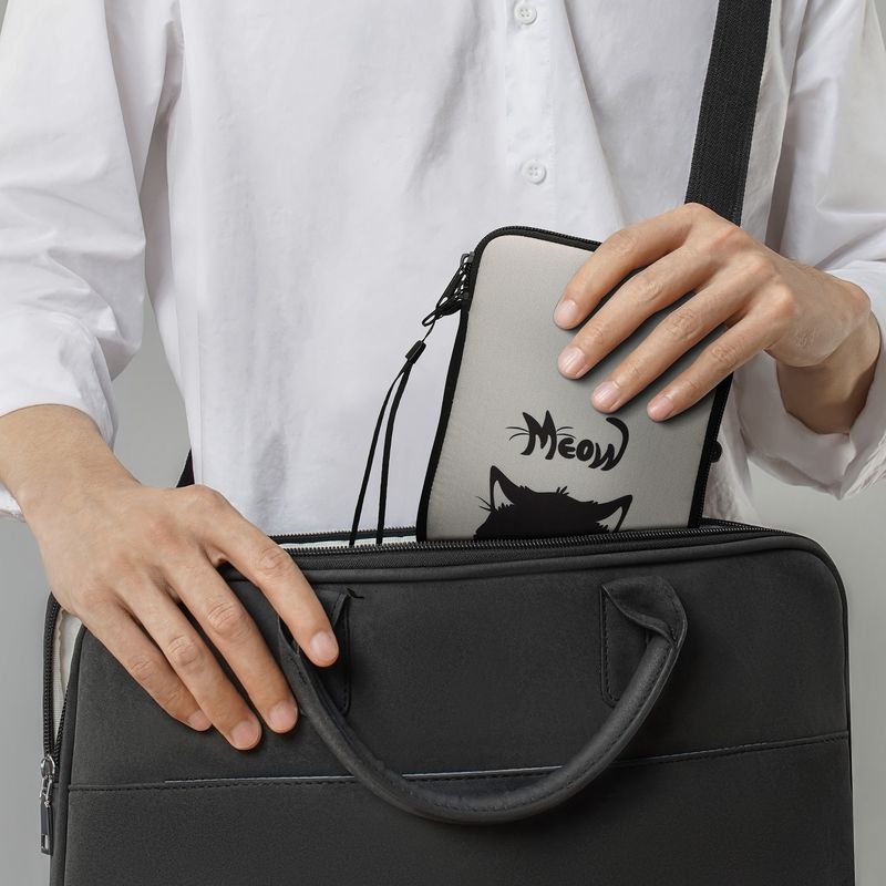 Laptop, Telefoane si Tablete - Ebook reader si accesorii - Accesorii eBook Reader - Husa pentru eBook Reader Kwmobile, protectie la socuri, neopren, gri, negru - Infinity.ro