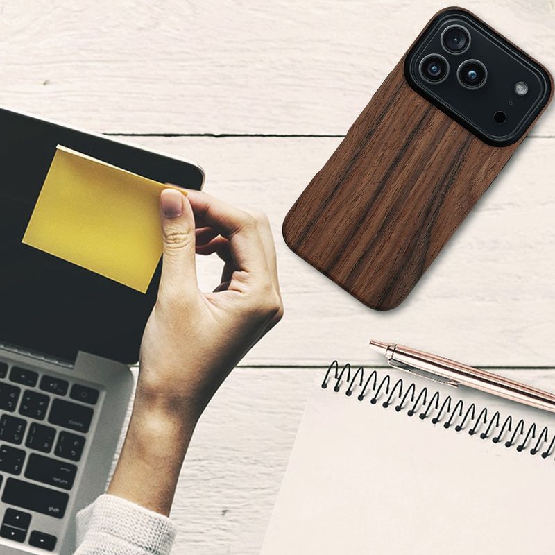 Laptop, Telefoane si Tablete - Telefoane mobile si accesorii - Accesorii Telefoane - Huse telefoane - Husa Kwmobile pentru iPhone 17 Pro, anti-alunecare, lemn, TPU, aspect maro - Infinity.ro