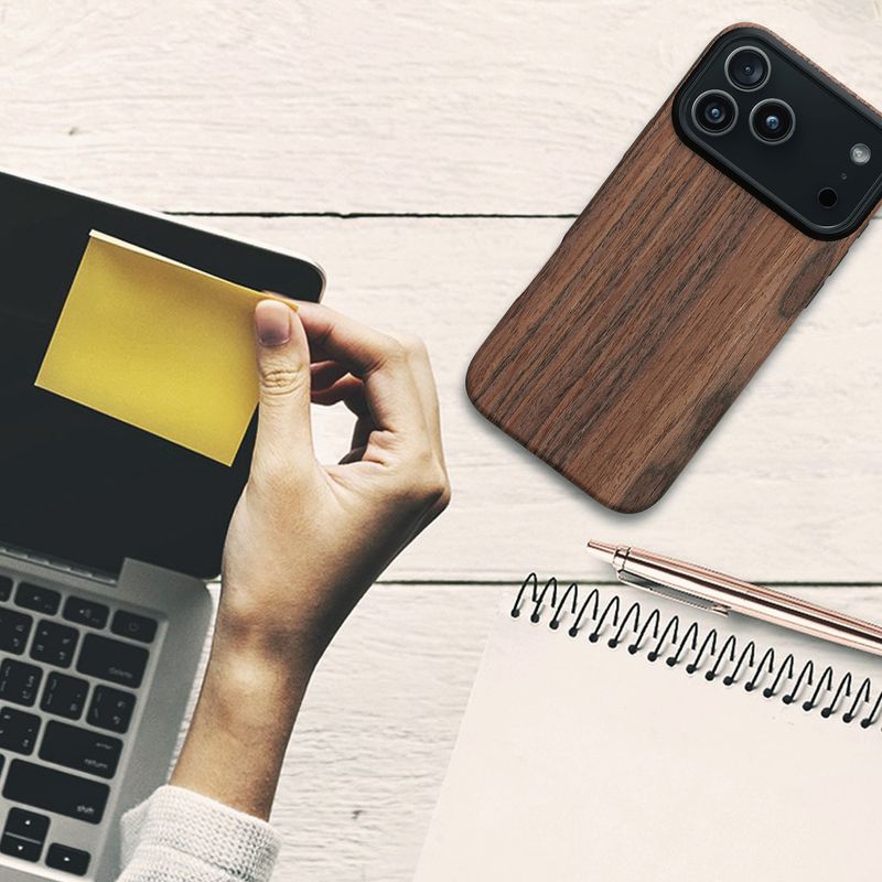 Laptop, Telefoane si Tablete - Telefoane mobile si accesorii - Accesorii Telefoane - Huse telefoane - Husa Kwmobile pentru iPhone 17 Pro Max, anti-alunecare, lemn, TPU, aspect maro - Infinity.ro