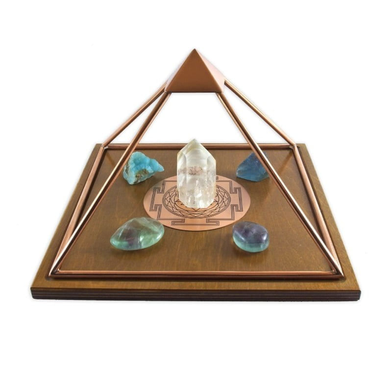 Casa si Gradina - Decoratiuni - Obiecte decorative - Accesorii decorative - Piramida cupru realizata manual cu diagrama sacra Sri Yantra, pentru incarcare, energizare, 21.7 cm - Infinity.ro