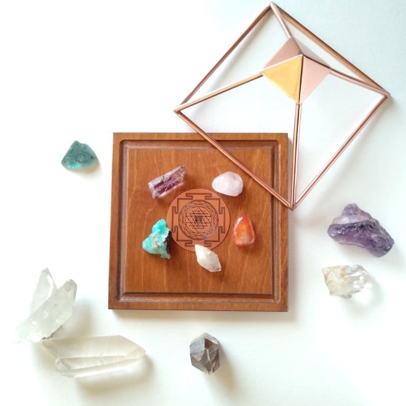Casa si Gradina - Decoratiuni - Obiecte decorative - Accesorii decorative - Piramida cupru realizata manual cu diagrama sacra Sri Yantra, pentru incarcare, energizare, 21.7 cm - Infinity.ro