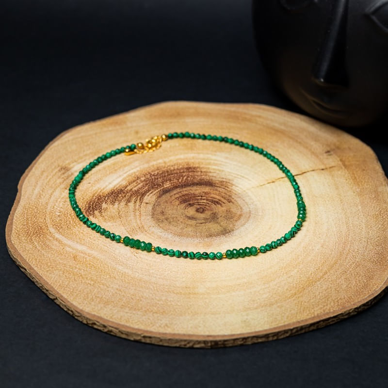 Fashion, accesorii si bijuterii - Femei - Bijuterii femei - Coliere femei - Colier Choker cu pietre sintetice de Malachit si Jad natural cu accesorii si sistem de inchidere argint placat cu aur - Infinity.ro