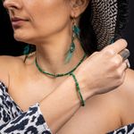 Fashion, accesorii si bijuterii - Femei - Bijuterii femei - Coliere femei - Colier Choker cu pietre sintetice de Malachit si Jad natural cu accesorii si sistem de inchidere argint placat cu aur - Infinity.ro
