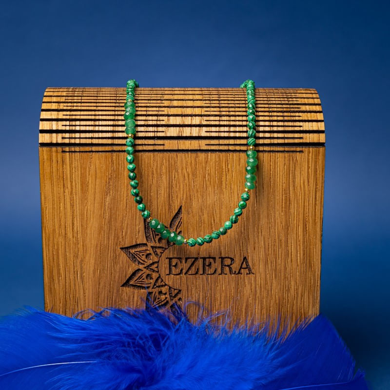 Fashion, accesorii si bijuterii - Femei - Bijuterii femei - Coliere femei - Colier Choker cu pietre sintetice de Malachit si Jad natural cu accesorii si sistem de inchidere argint placat cu aur - Infinity.ro