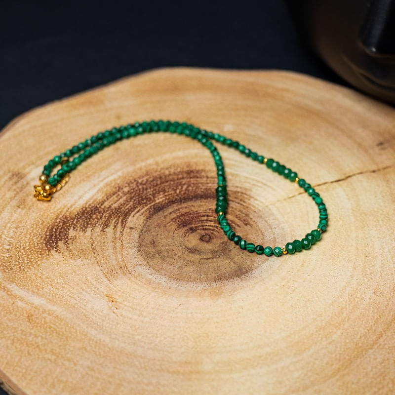 Fashion, accesorii si bijuterii - Femei - Bijuterii femei - Coliere femei - Colier Choker cu pietre sintetice de Malachit si Jad natural cu accesorii si sistem de inchidere argint placat cu aur - Infinity.ro
