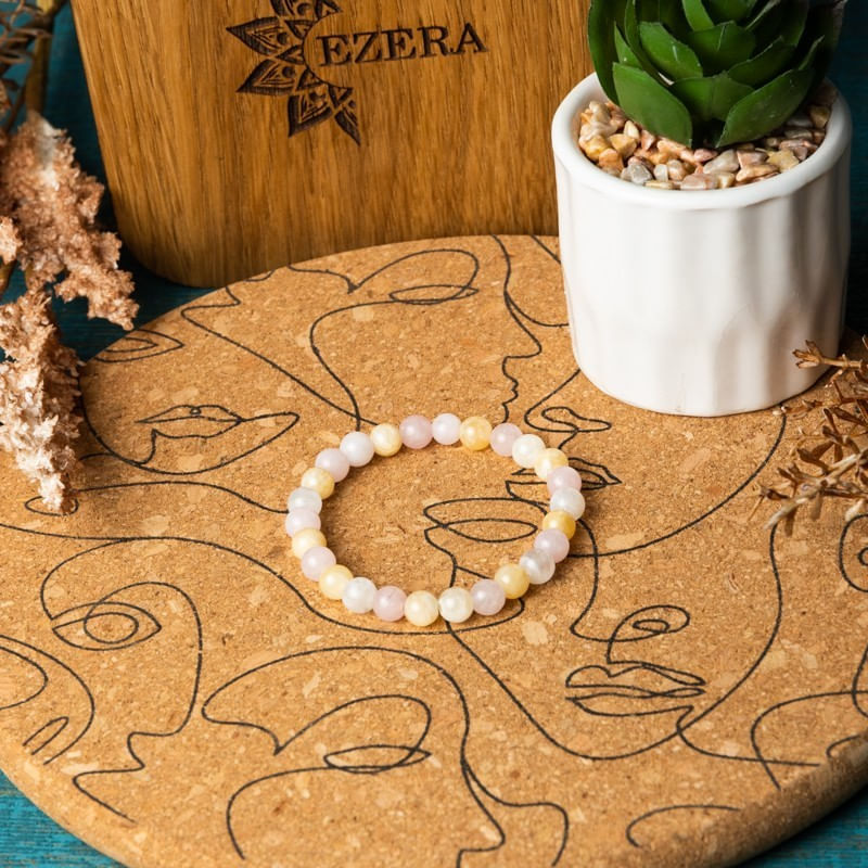 Fashion, accesorii si bijuterii - Femei - Bijuterii femei - Bratari femei - Bratara pietre semipretioase Adana, realizata manual din cristale de Piatra Lunii si Jad, sfere de 6mm - Infinity.ro