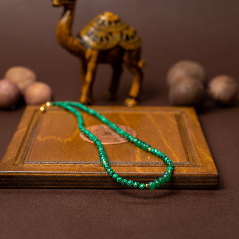 Fashion, accesorii si bijuterii - Femei - Bijuterii femei - Coliere femei - Colier Choker cu pietre sintetice de Malachit si Jad natural cu accesorii si sistem de inchidere argint placat cu aur - Infinity.ro